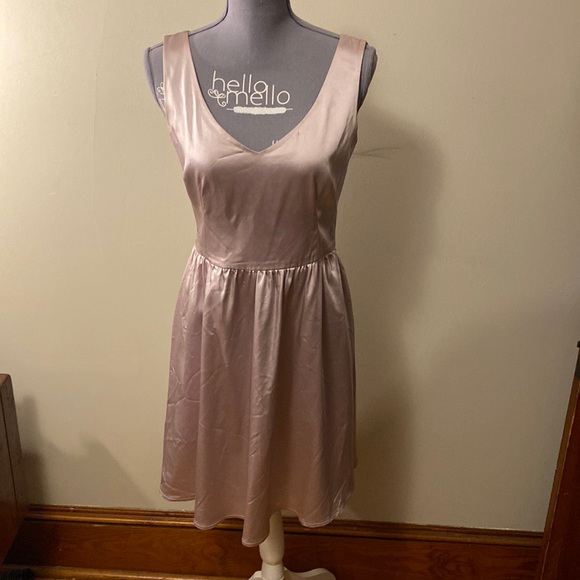 🦋Ellen Tracy Lilac Satin dress, only worn once size 4🦋 - Picture 2 of 8